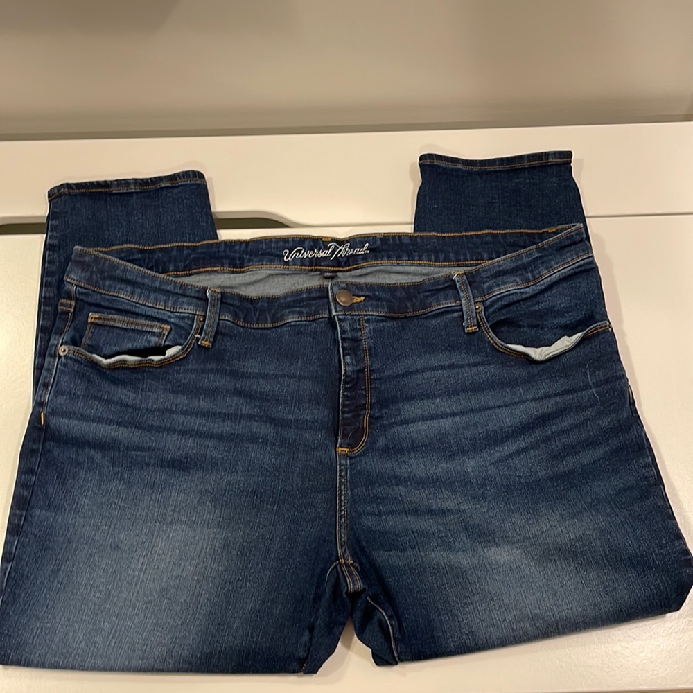 Universal Thread women’s dark wash plus size jeans size 24W short